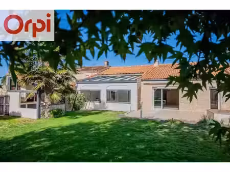 vente maison 5 pièces 203 m² à saint-hippolyte (17430)  299 000 €