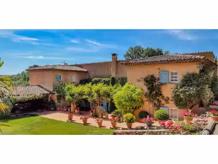 maison avec piscine et jardin flayosc (83)