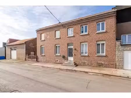 maison 3 chambres à rénover avec grand garage et jardin