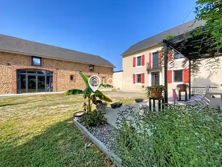 à quelques minutes de morlaàs ensemble immobilier de carac