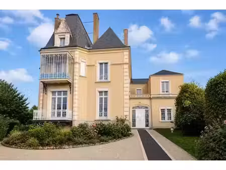 vente propriété 14 pièces 352 m² à chateau-gontier (53200)  794 000 €
