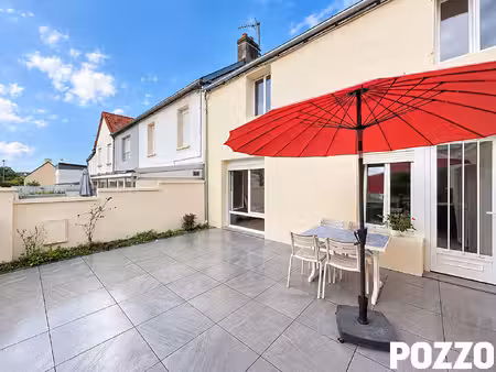 en éxclusivité : maison de 60m² dans le bourg de donville-les-bains.
