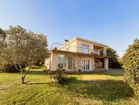 maison familiale t6 de 205 m2 avec grand jardin