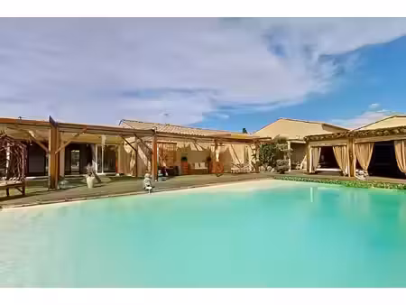 a vendre solliès-ville hameaux des daix villa de 280 m² prestation de qualité - piscine