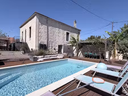 maison de maître avec piscine en excellent état