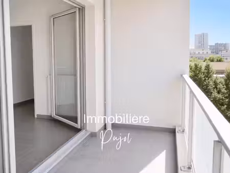 joliette - t2 de 50 m² avec terrasse et garage