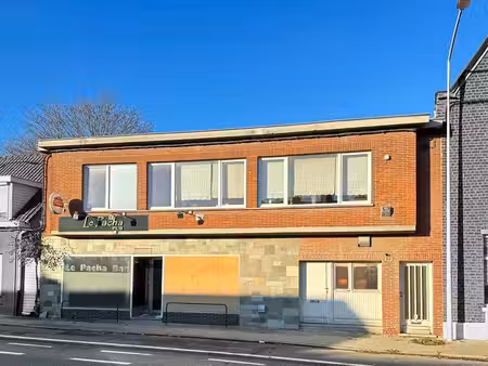 immeuble mixte à la coquinie composé d'un commerce et d'un a