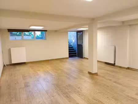 espace de bureau dans un quartier calme