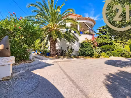 villa de luxe à vendre à fréjus