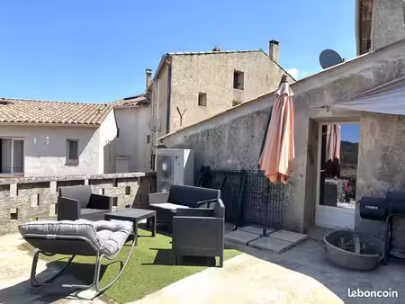 grande maison de village avec garages et caves