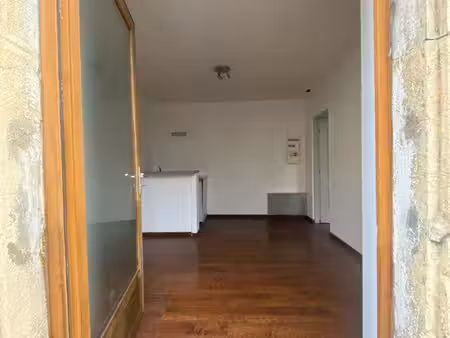 loue 2 pièces de 30 m2