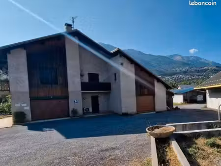 local professionnel / commercial – 198 m² + 60 m² – embrun