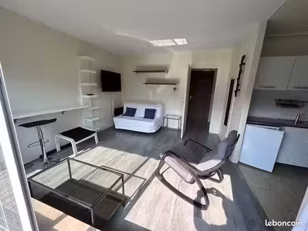 studio 1 pièce 28 m²
