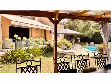 villa de luxe à vendre à le rouret