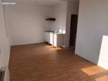 a louer beau f2 rénové et lumineux