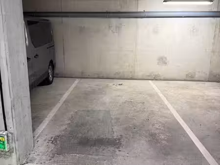 place de parking souterraine sécurisée - avenue albert petit (proche rer b / métro 4)