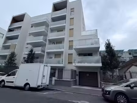box / garage fermé de 21 m² à louer – sécurisé et facile d'accès