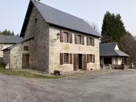 propriété de caractère en pierre  dans petit hameau tranquille de la commune de viam