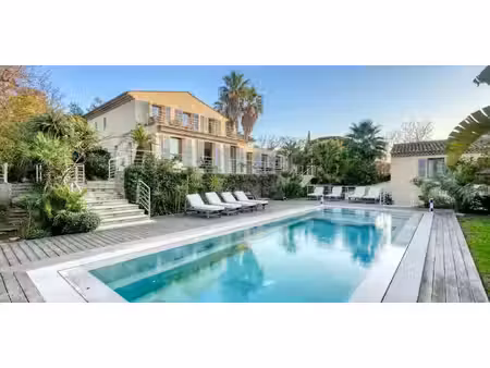 villa avec piscine en bord de mer saint-tropez (83)