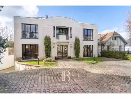 maison de luxe à vendre dans le quartier nouveau chesnay