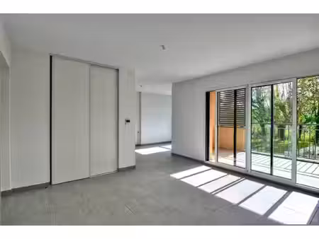 appartement - t3 avec balcon fonctionnel  lumineux et cadre idéal !