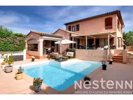 a vendre - maison vidauban 5 pièces 123m2  piscine   garage   sous sol et cave.