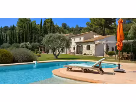 maison avec piscine et jardin peille (06)