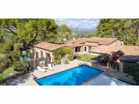 villa avec piscine et terrasse mouans-sartoux (06)