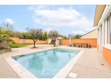 maison familiale de 240m2 et sa piscine