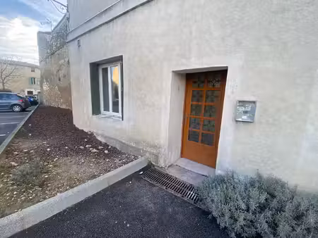 joli appartement t2 indépendant en rdc au coeur du centre-ville