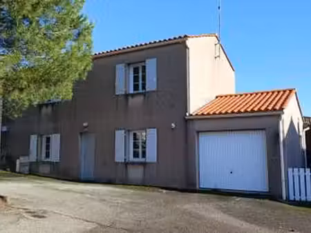 vente maison à bournezeau (85480) : à vendre / 80m² bournezeau