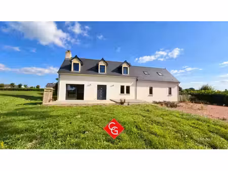 maison récente de construction traditionnel avec un terrain d’environ 3000 m²