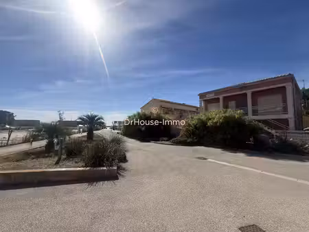 immeuble d'habitation avec commercialité