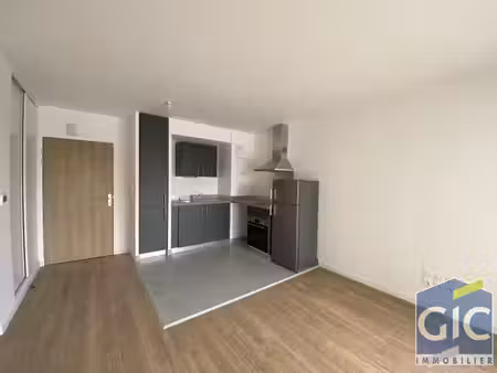 a louer f2 avec balcon et parking - residence l'esquisse