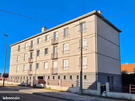 t4 rénové 70 m² - 3 chambres - parking  cave et jardin - val d'auron - 700 cc
