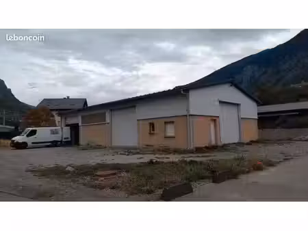 location entrepot 240 m2