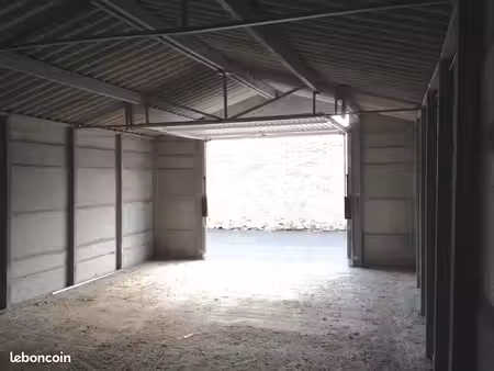 grand garage 8 6x5mètres pour stockage sécurisé