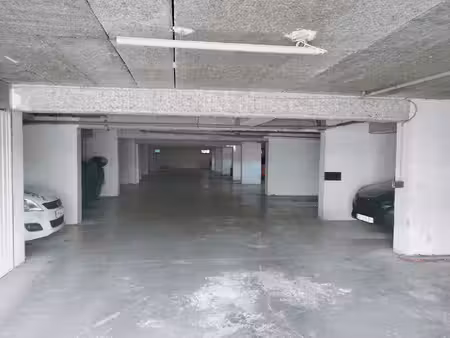 place de parking dans garage sécurisé