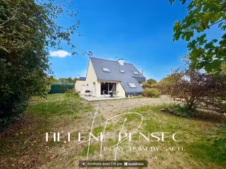 maison avec vie de plain-pied  garage  abri de jardin sur terrain de 2 040 m².