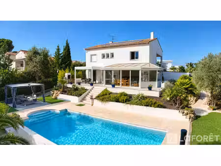 villa saint aygulf 6 pièce(s) 165 m2