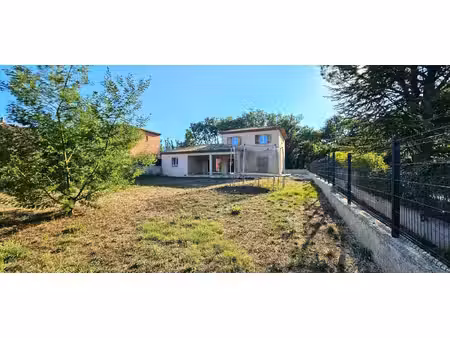belle villa t5 avec garage  terrasse et jardin à gonfaron