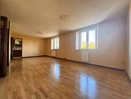 appartement de 106 m2 sh avec ascenseur et 2 parking face à la gare à charleville