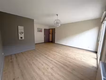 compiègne  appartement avec terrasse et jardin privatif.