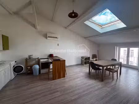 exclusivité valimovia : superbe appartement 2 pièces au dernier étage en plein coeur de va