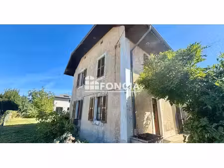 maison ancienne à fort potentiel — jardin  dépendances et calme