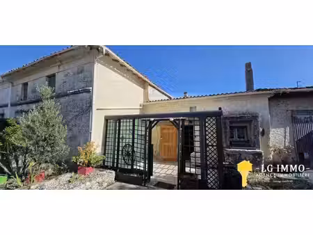 maison de bourg 176 m2 3 chambres  cour  piscine