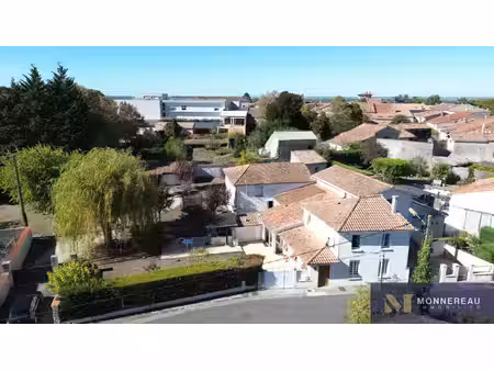maison de ville atypique avec jardin et garage