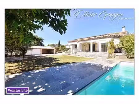 villa de plain-pied avec piscine et appartement indépendant au calme