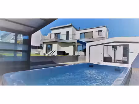 maison avec piscine en bord de mer sibiril (29)
