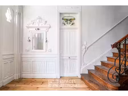maison bourgeoise rénovée avec jardin et garage